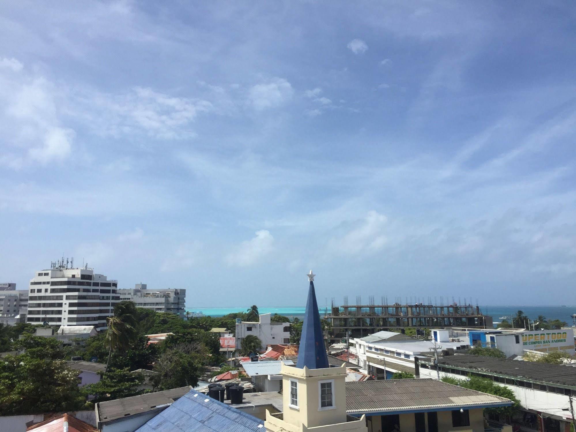 Hostal Central Beach San Andrés Екстериор снимка