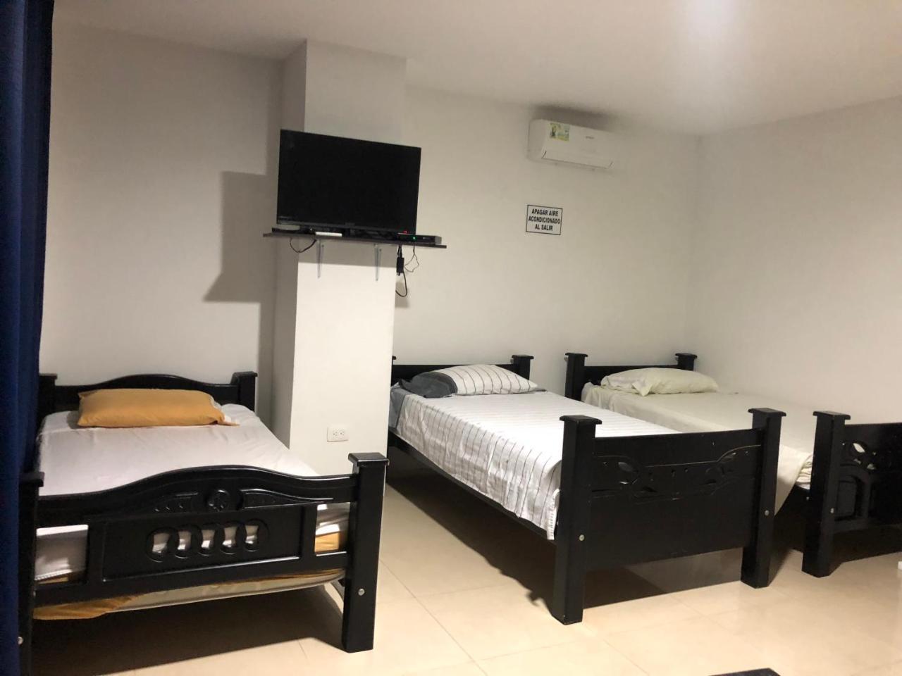 Hostal Central Beach San Andrés Екстериор снимка